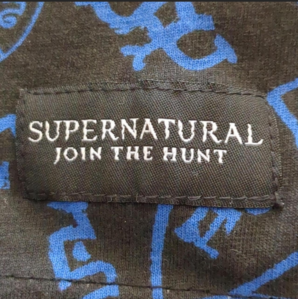 Supernatural Devil’s Trap AOP V-Neck Shirt Culturefly Exclusive Size XL NWOT - Picture 7 of 8